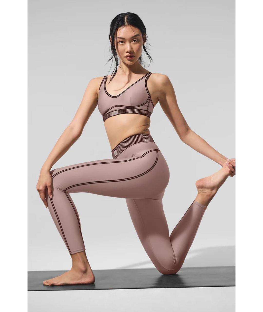 ALO YOGA Бежевые полиэстеровые спортивные брюки и шорты, фото 5