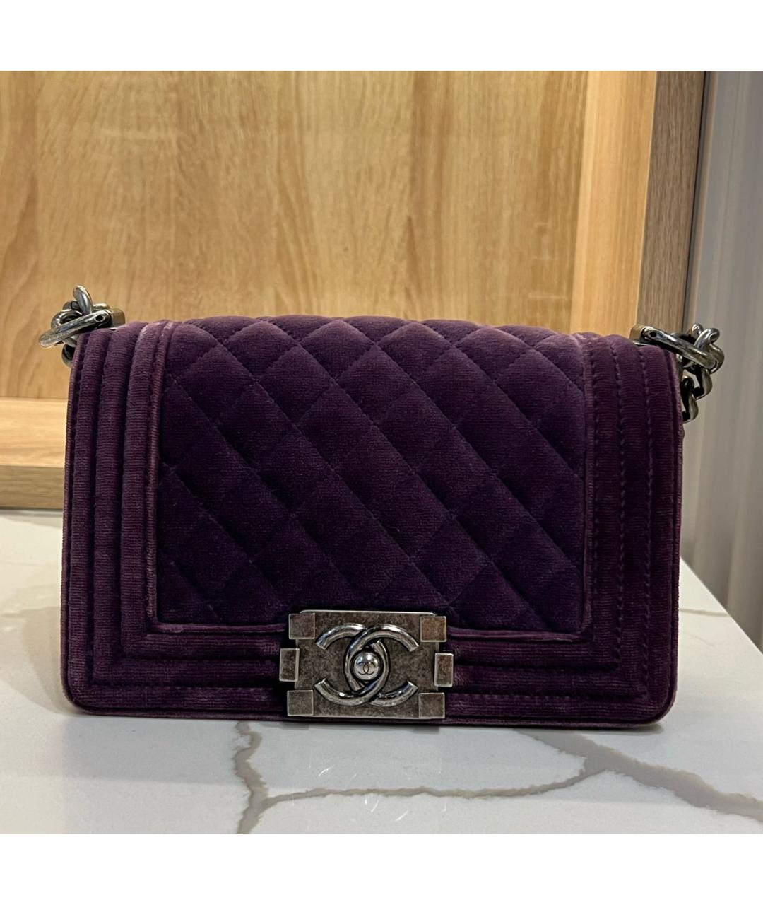 CHANEL Фиолетовая бархатная сумка с короткими ручками, фото 9
