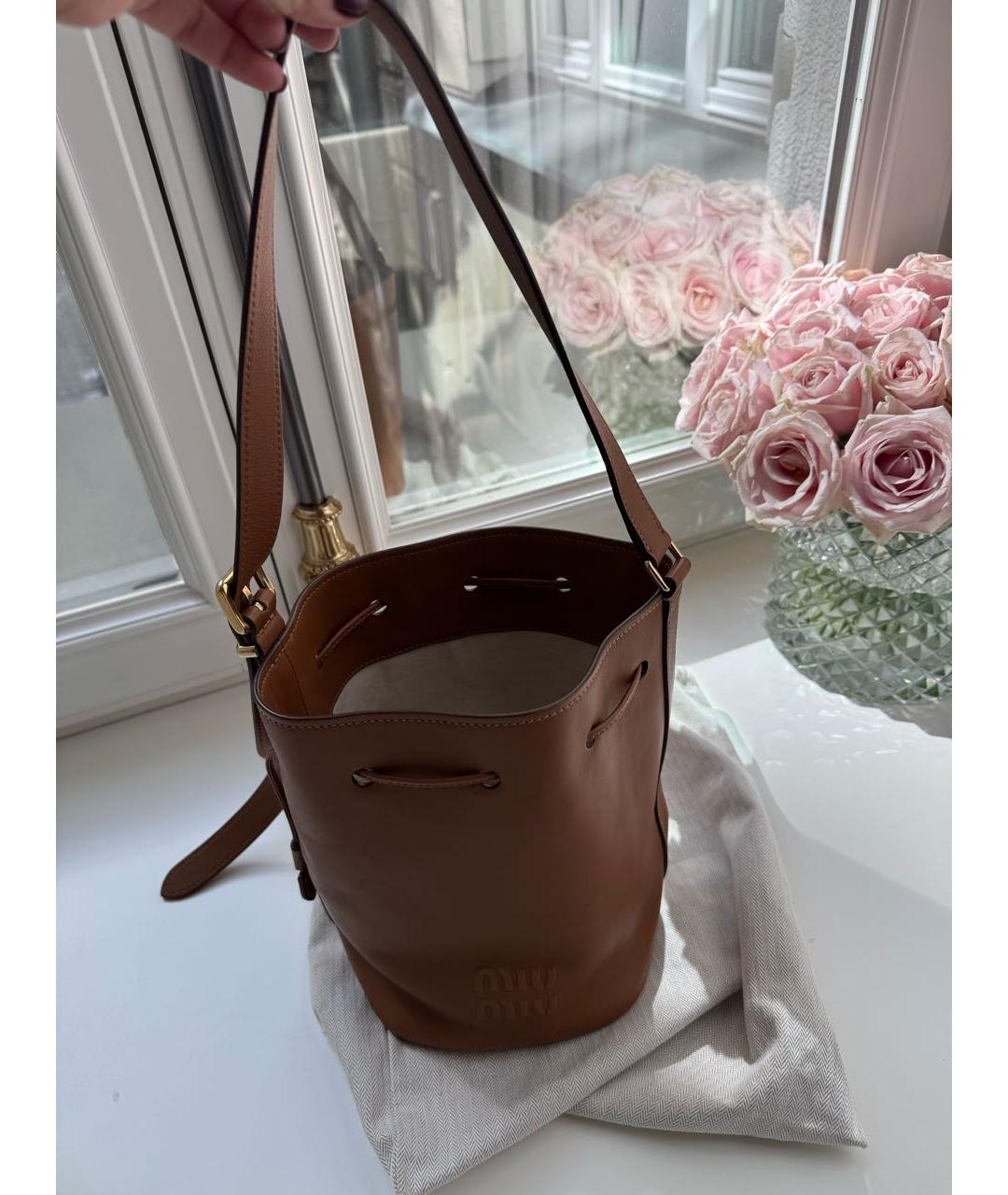 MIU MIU Коричневая кожаная сумка через плечо, фото 2