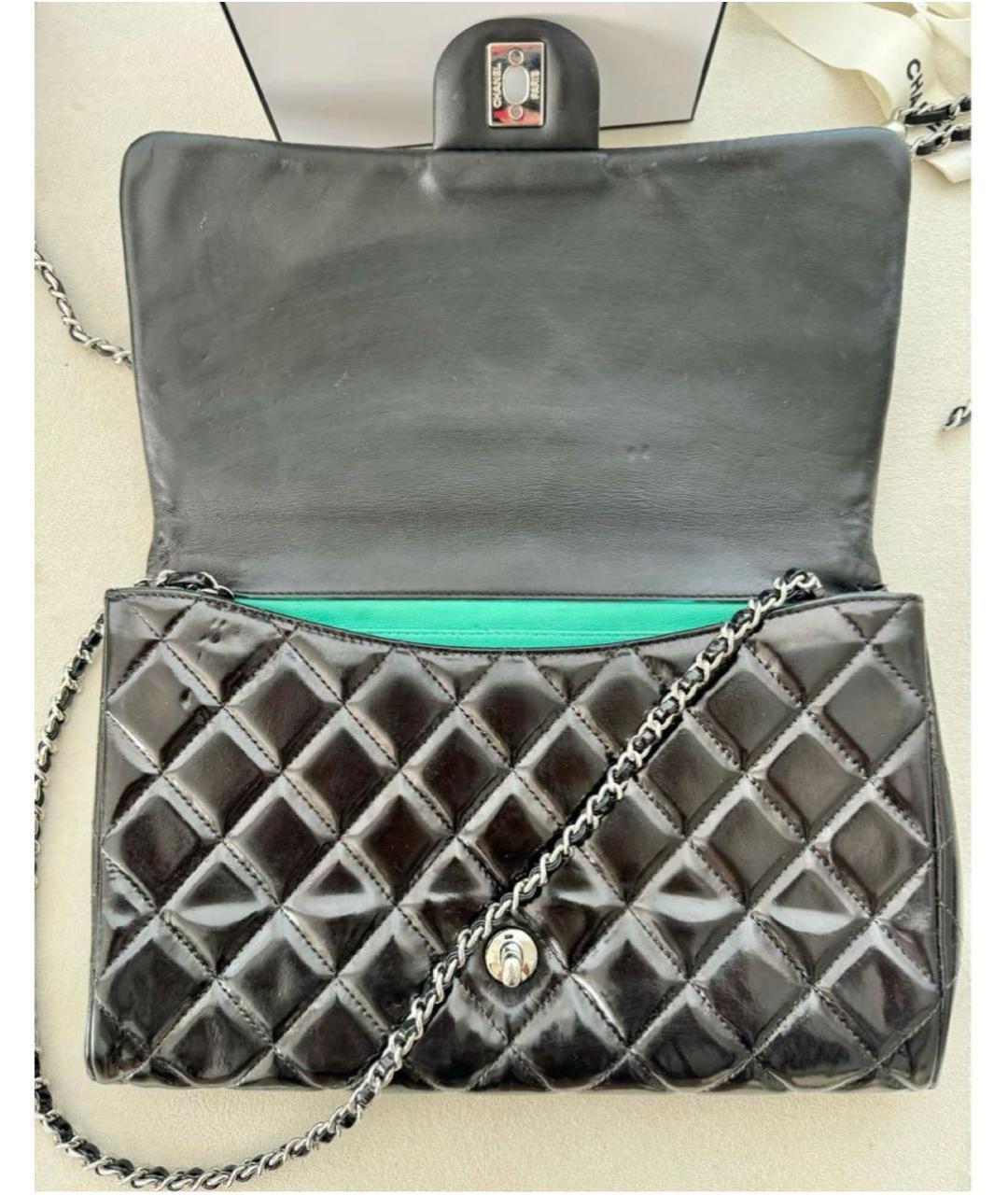 CHANEL Черная сумка через плечо из лакированной кожи, фото 3