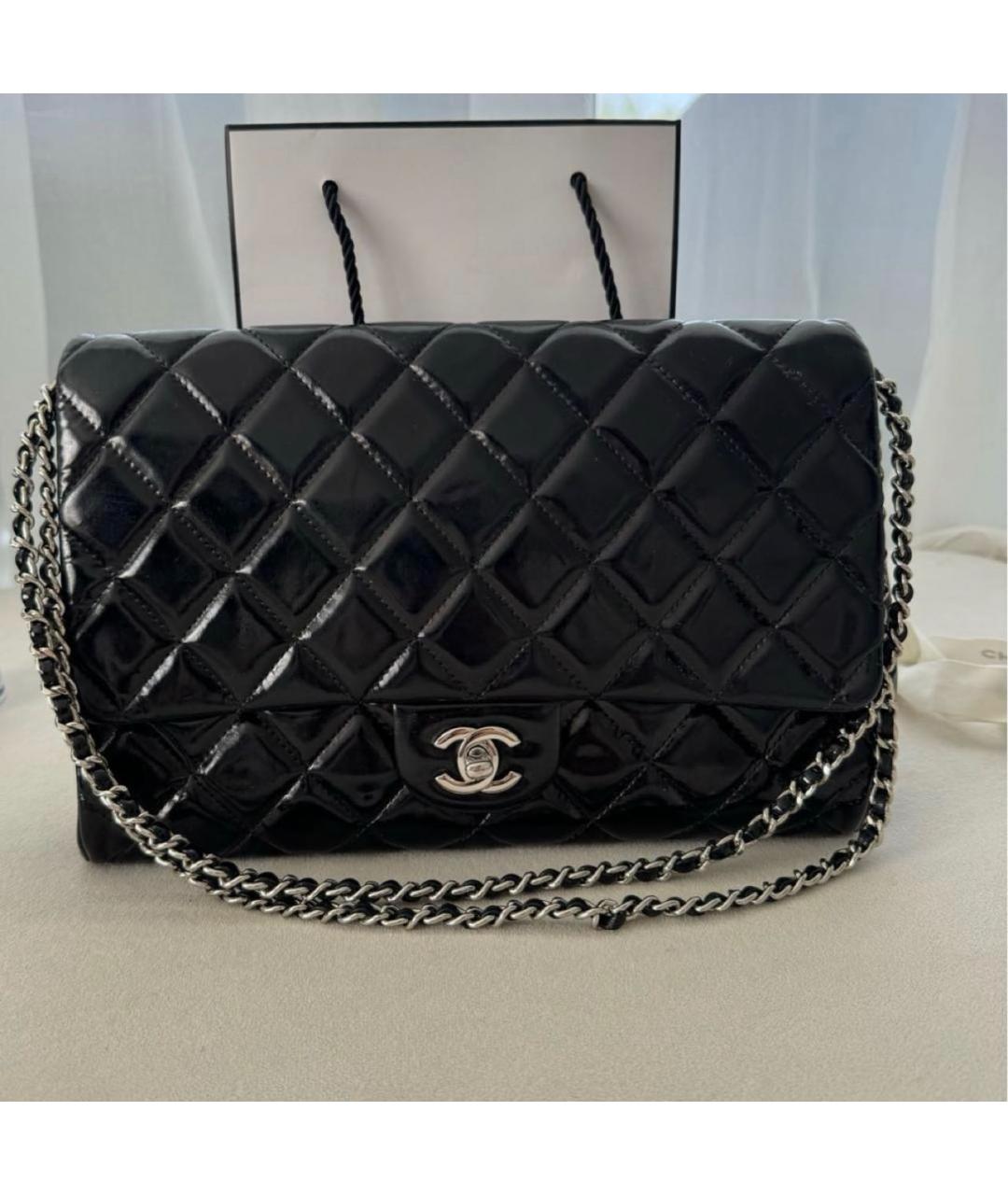 CHANEL Черная сумка через плечо из лакированной кожи, фото 8