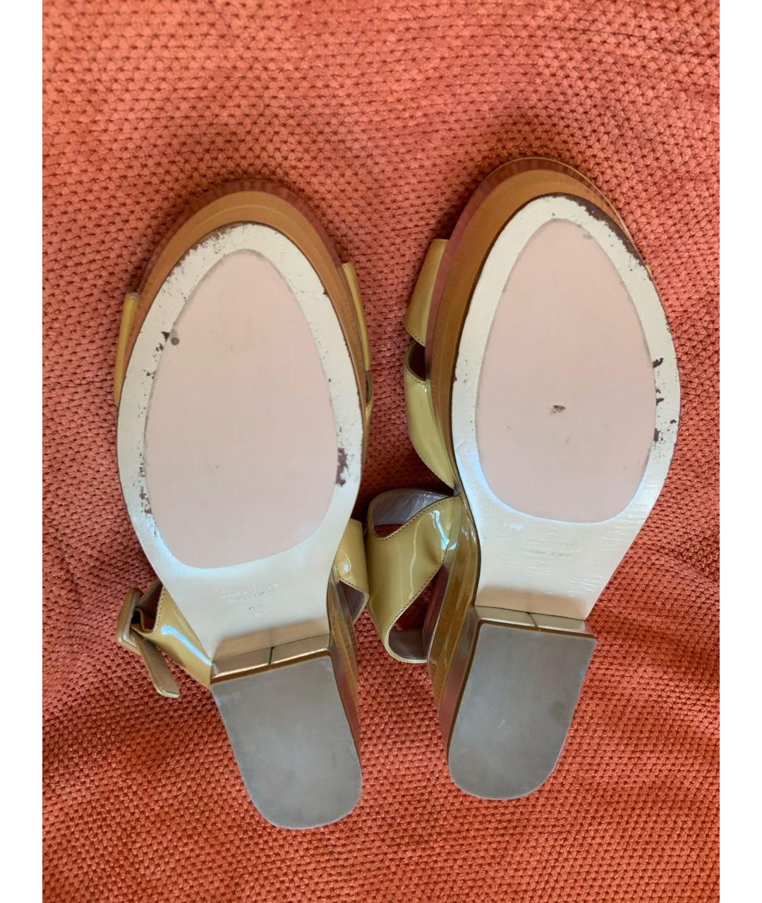 MIU MIU Бежевые босоножки из лакированной кожи, фото 4