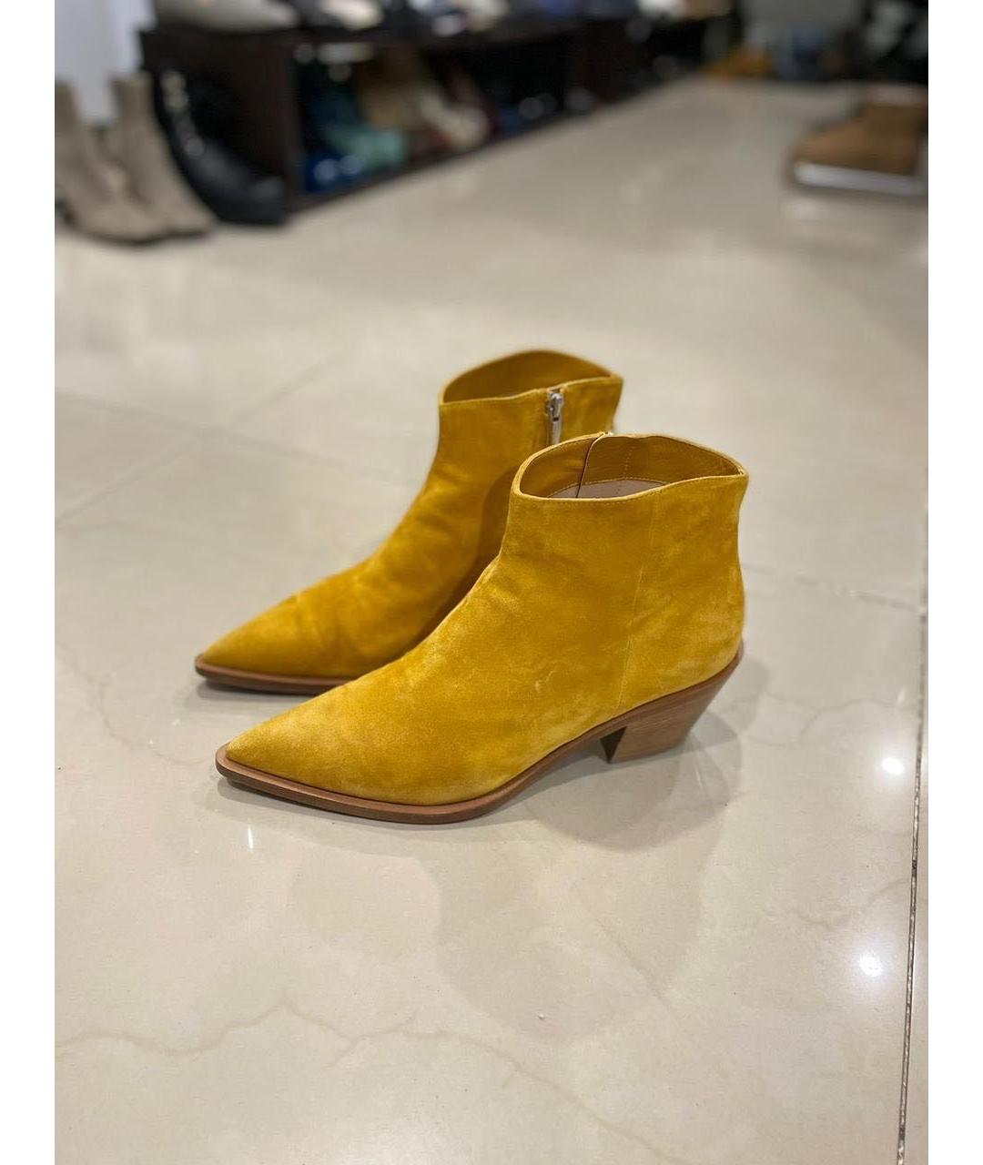 GIANVITO ROSSI Горчичные замшевые полусапоги, фото 3