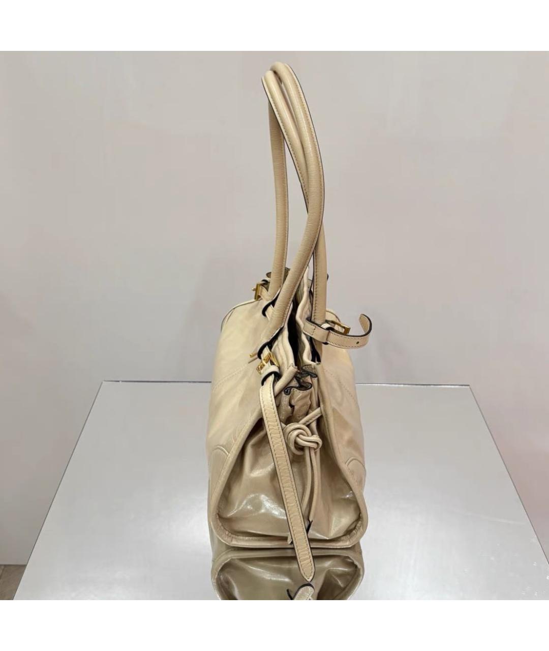 PRADA Бежевая сумка через плечо из лакированной кожи, фото 4