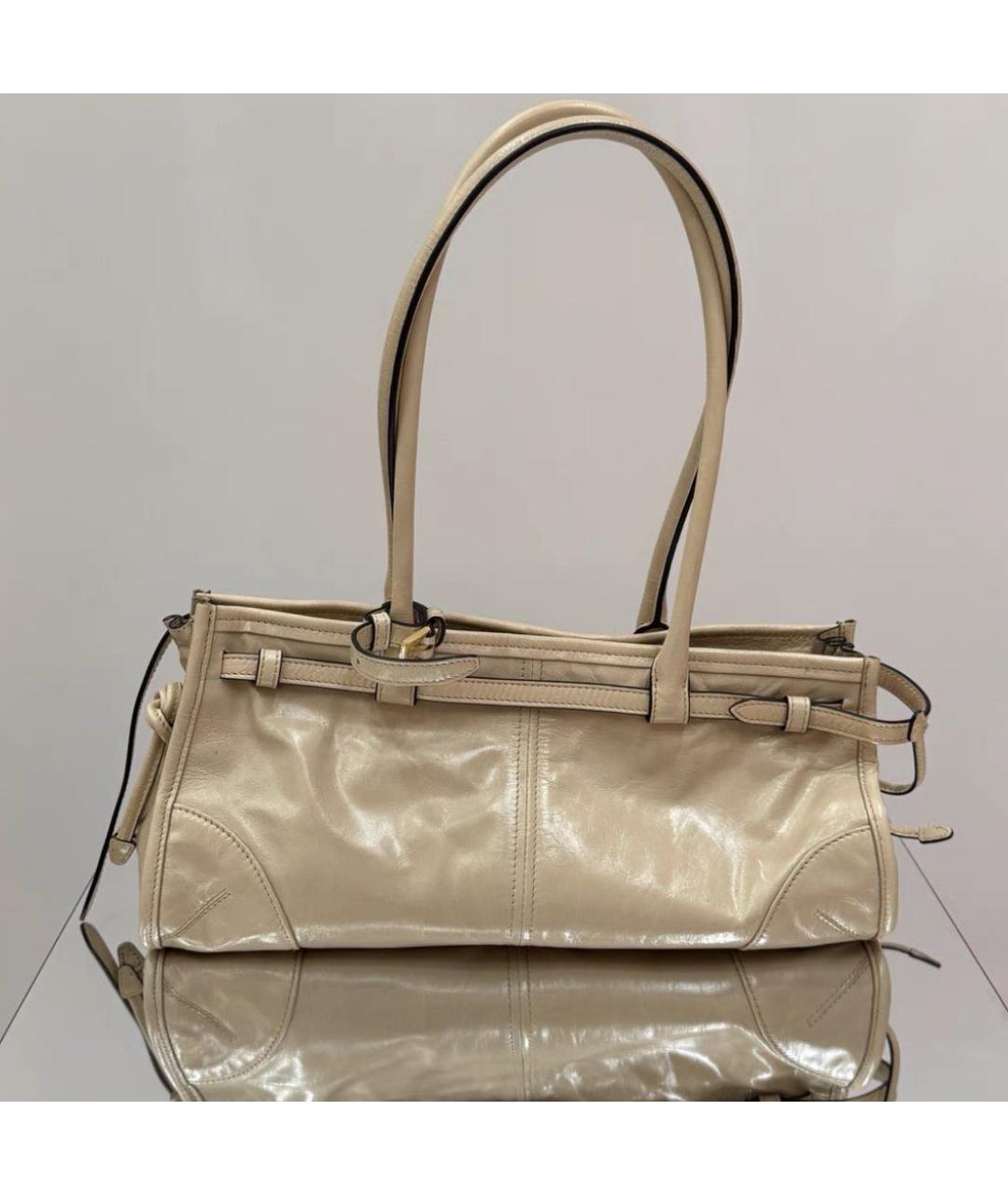 PRADA Бежевая сумка через плечо из лакированной кожи, фото 5