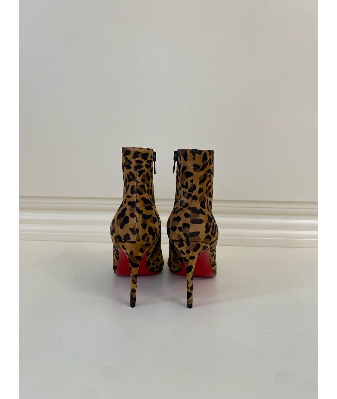 CHRISTIAN LOUBOUTIN Коричневые замшевые ботильоны, фото 3