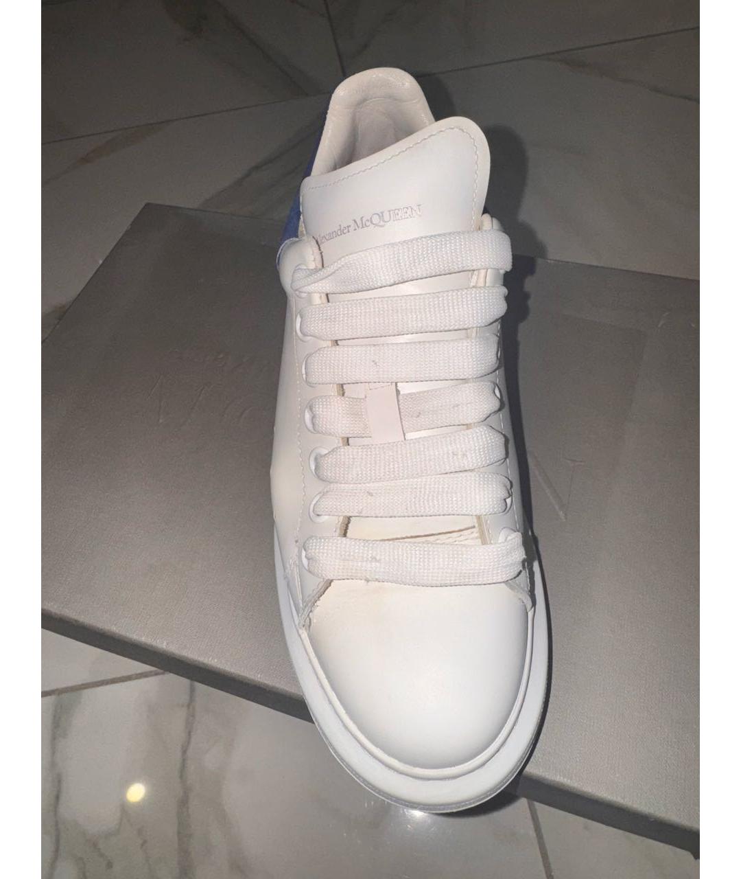 ALEXANDER MCQUEEN Белые кожаные кроссовки, фото 2