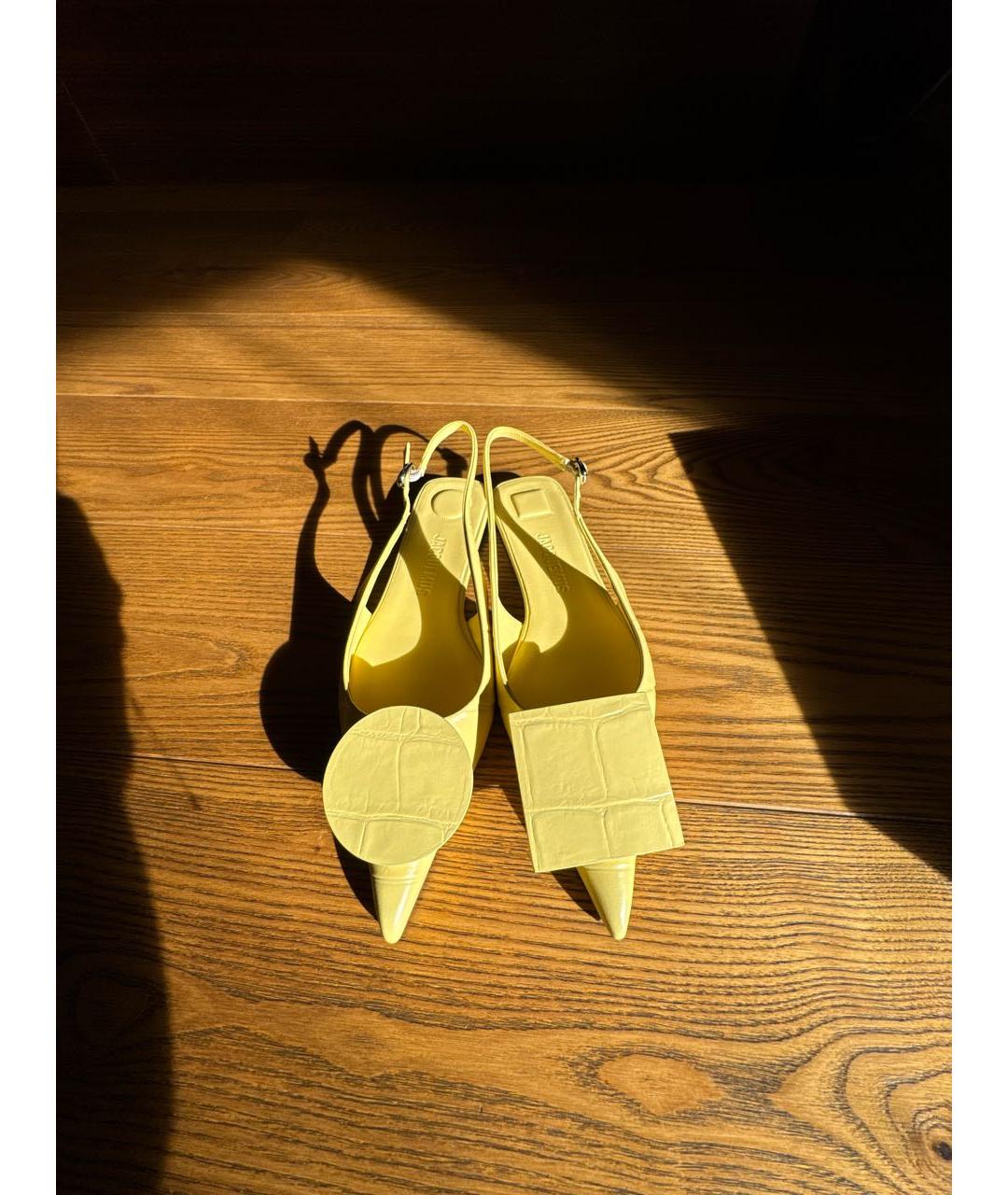 JACQUEMUS Желтые кожаные лодочки на низком каблуке, фото 5