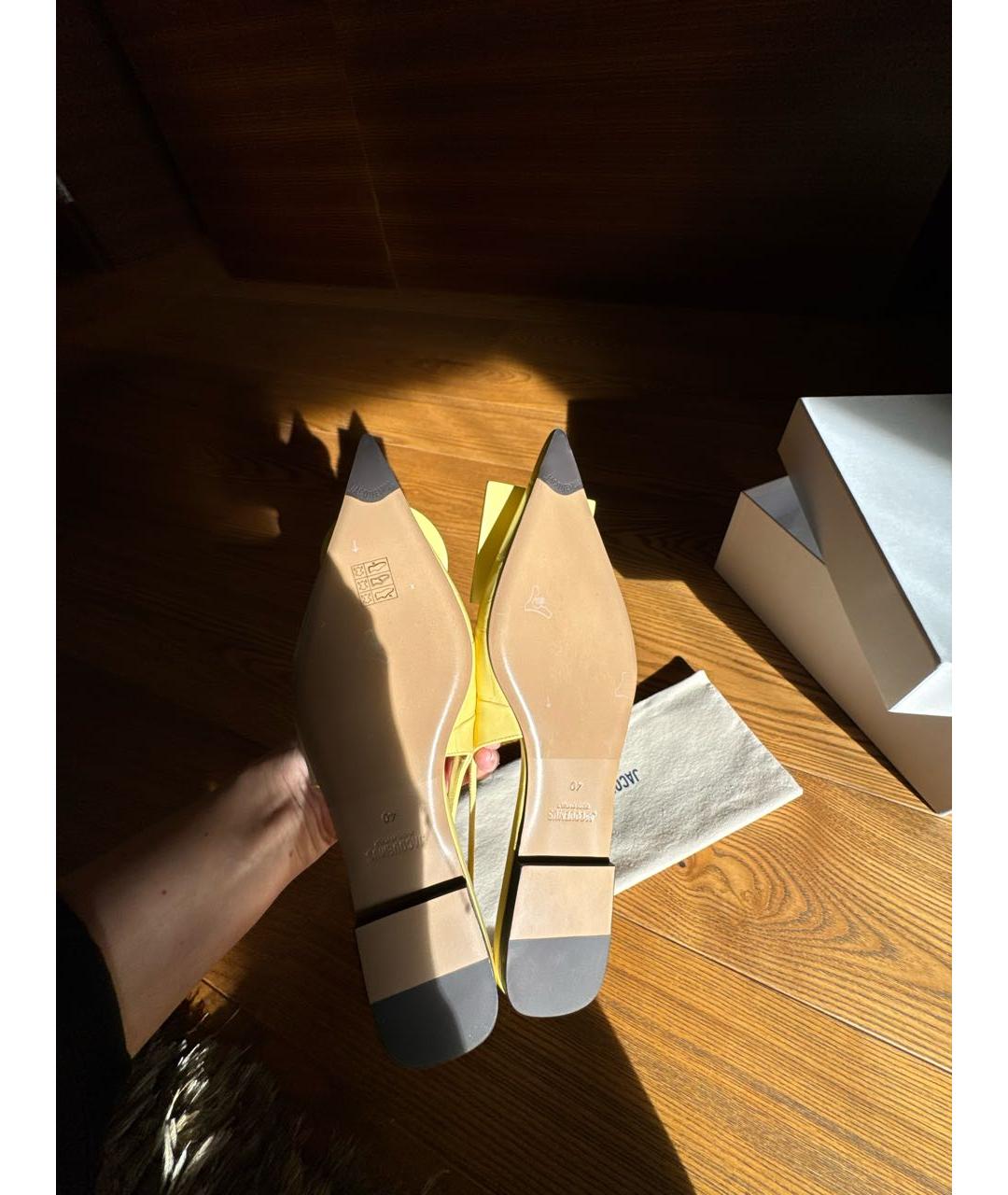 JACQUEMUS Желтые кожаные лодочки на низком каблуке, фото 8