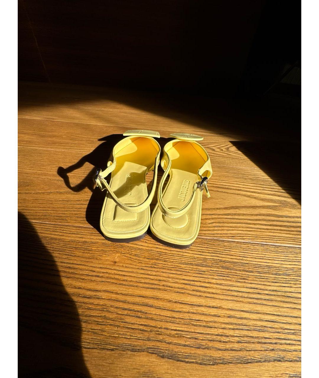 JACQUEMUS Желтые кожаные лодочки на низком каблуке, фото 4