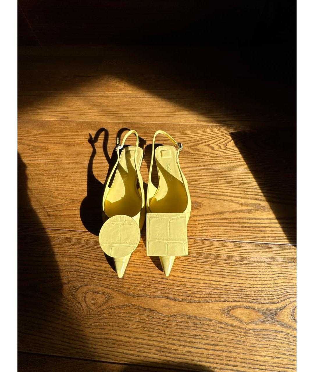 JACQUEMUS Желтые кожаные лодочки на низком каблуке, фото 2