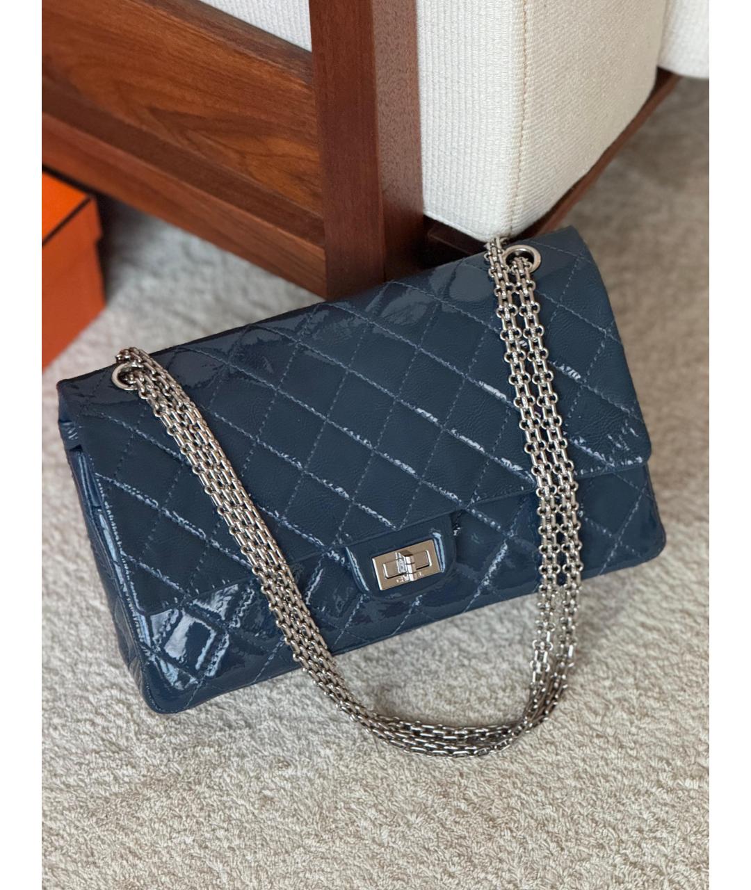 CHANEL Синяя сумка через плечо из лакированной кожи, фото 3
