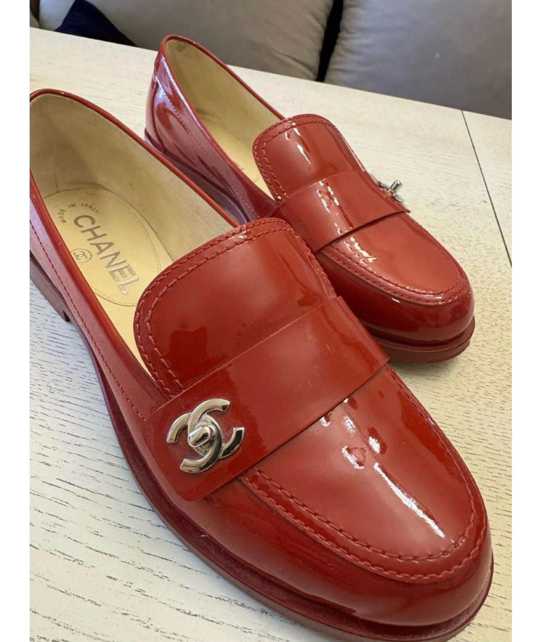 CHANEL Красные лоферы из лакированной кожи, фото 2