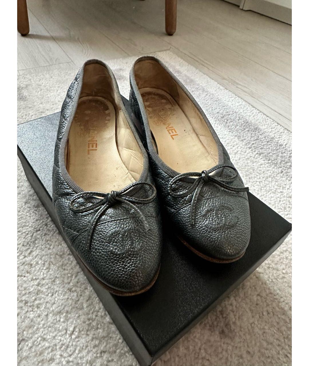 CHANEL Антрацитовые кожаные балетки, фото 2