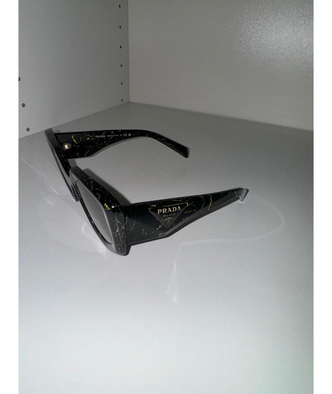 PRADA Черные пластиковые солнцезащитные очки, фото 2