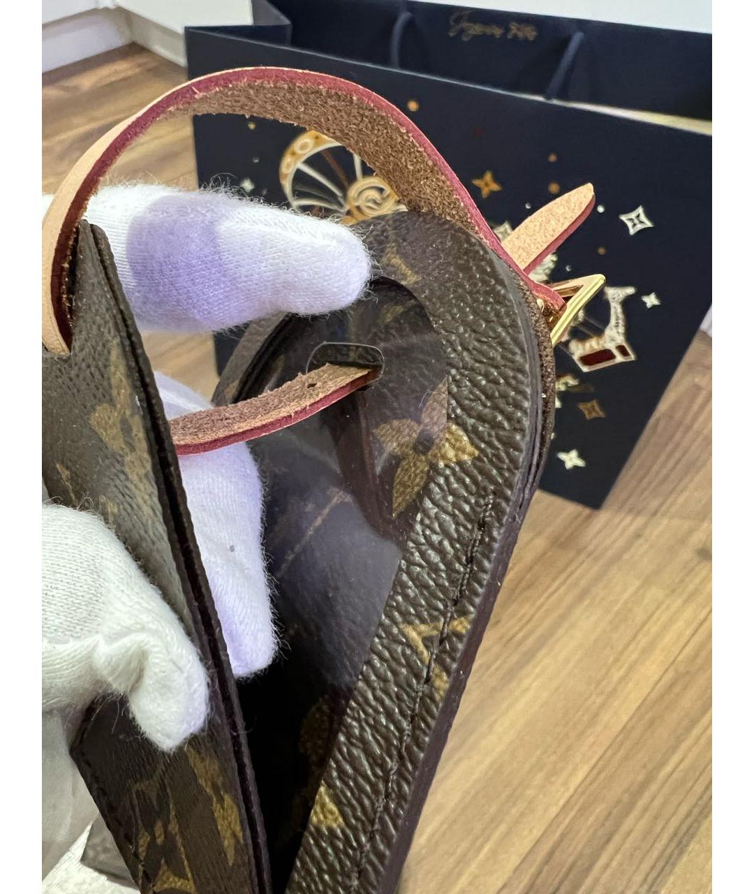 LOUIS VUITTON Коричневый брелок, фото 4
