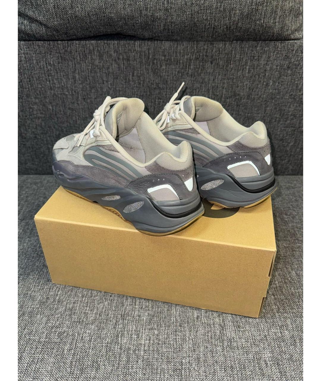 ADIDAS YEEZY Серые замшевые низкие кроссовки / кеды, фото 3