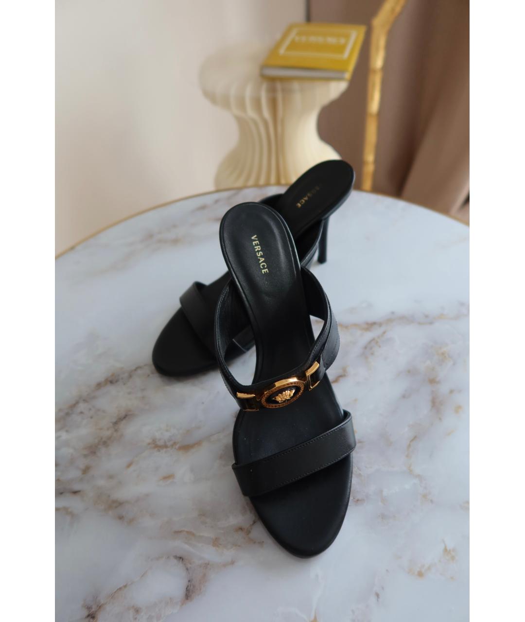 VERSACE Черные кожаные босоножки, фото 4