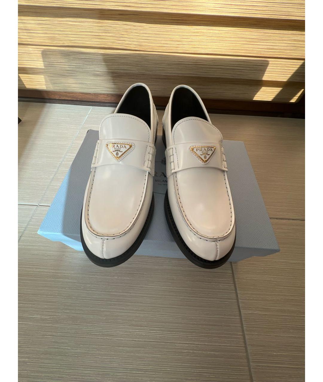 PRADA Белые кожаные лоферы, фото 2