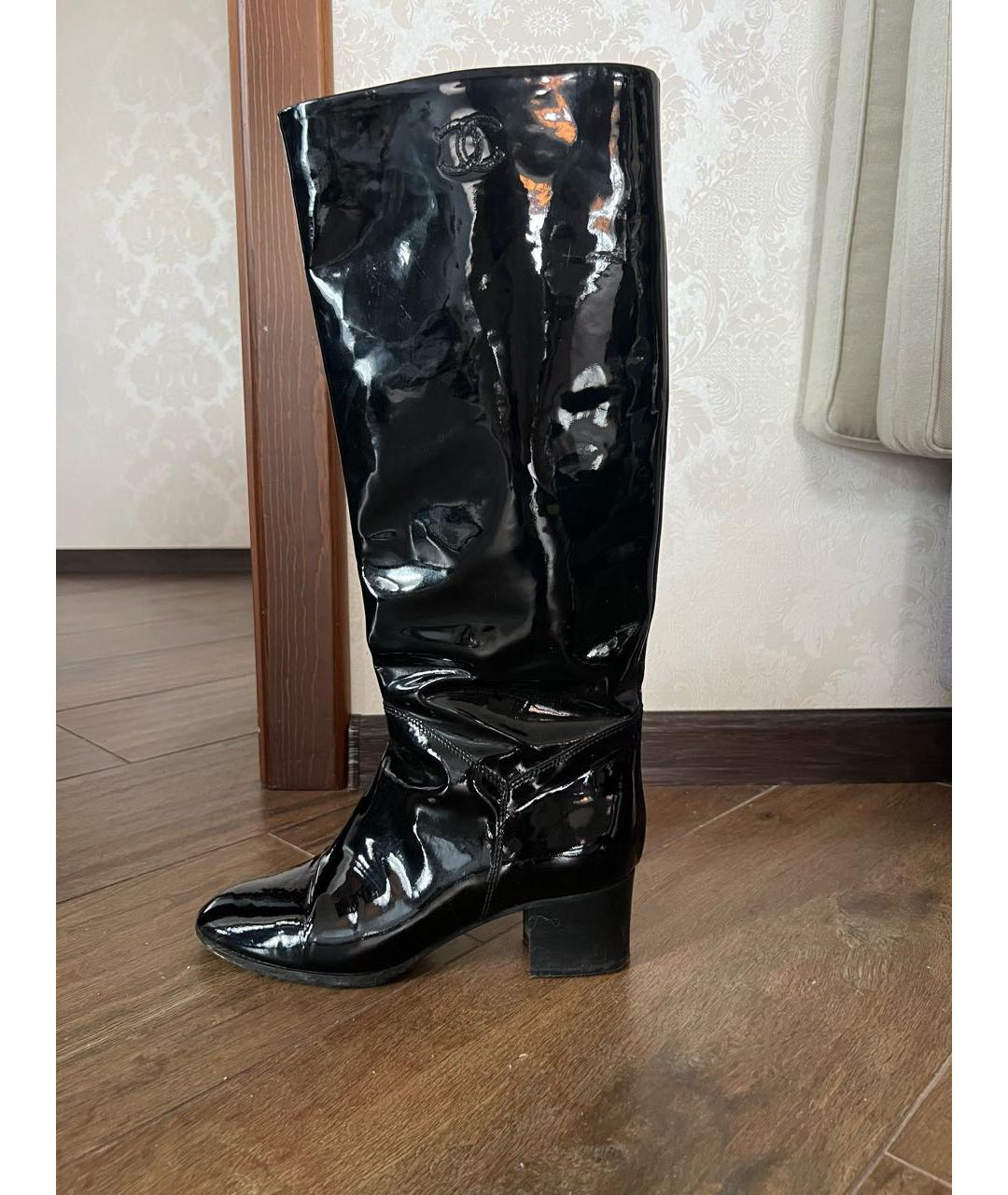 CHANEL Черные сапоги из лакированной кожи, фото 8