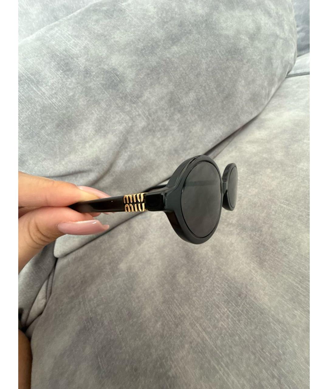 MIU MIU Черные пластиковые солнцезащитные очки, фото 3