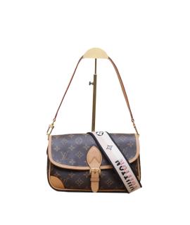 LOUIS VUITTON Сумка через плечо