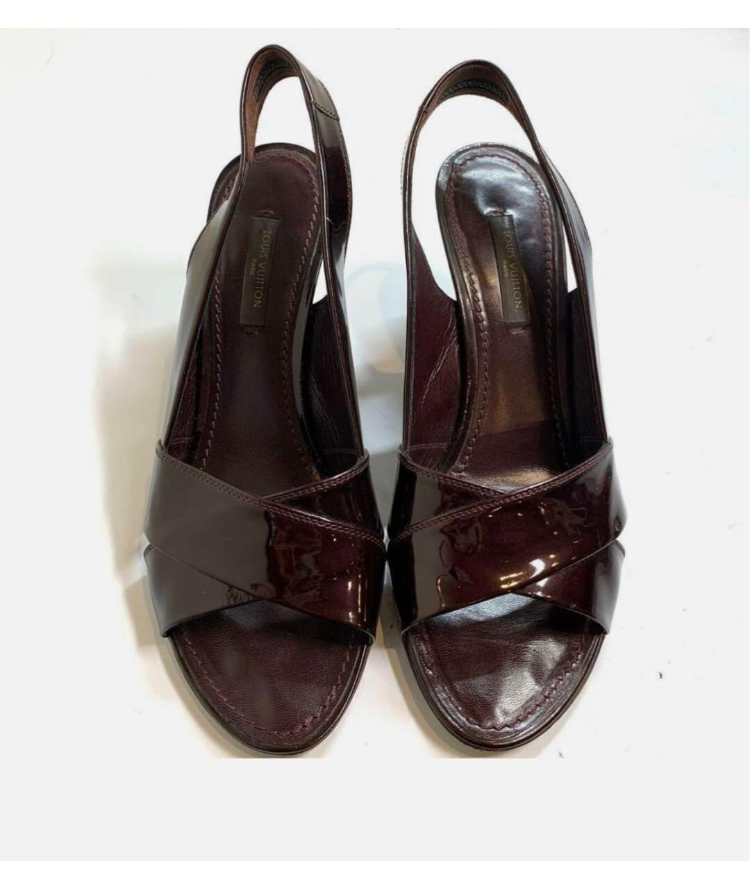 LOUIS VUITTON Бордовые босоножки из лакированной кожи, фото 3