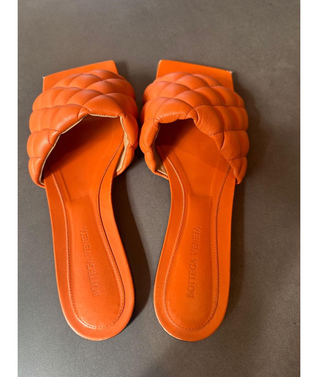 BOTTEGA VENETA Оранжевое кожаные шлепанцы, фото 3