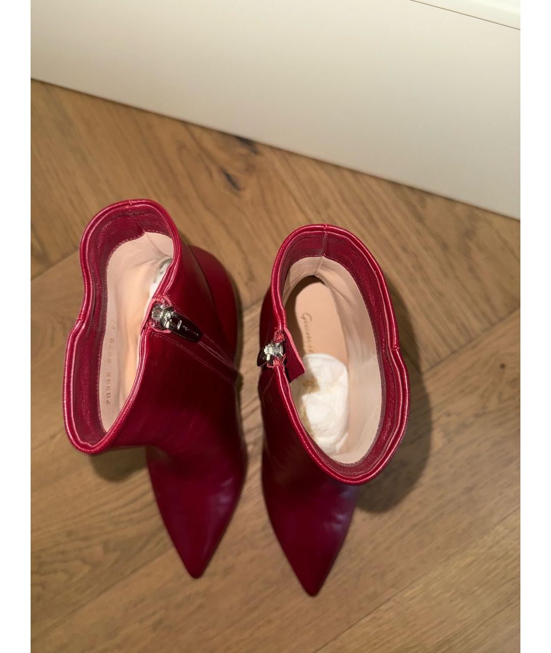 GIANVITO ROSSI Бордовые кожаные ботильоны, фото 3