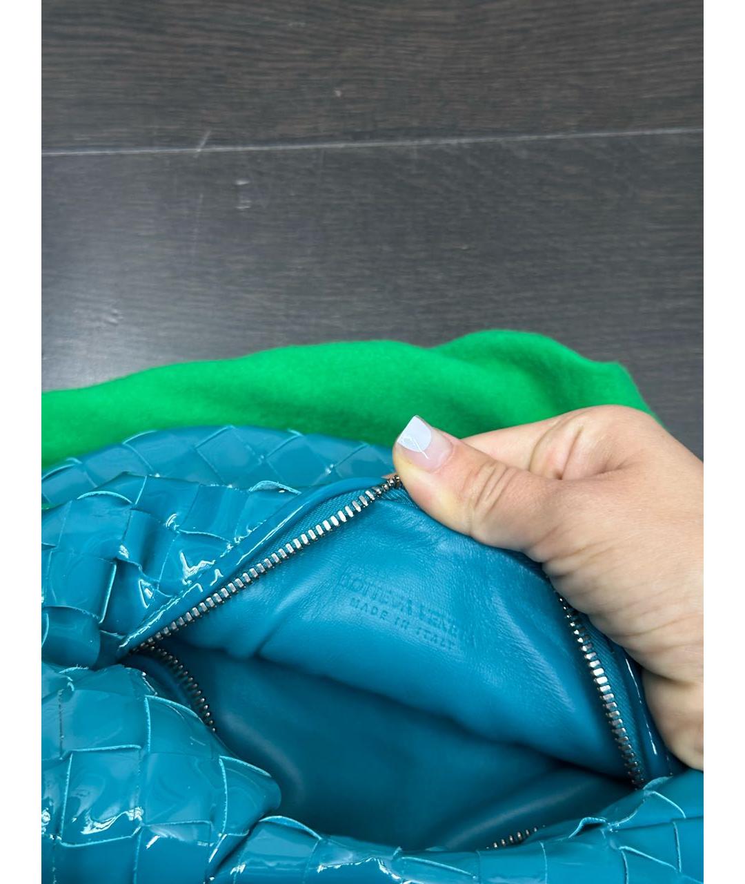 BOTTEGA VENETA Бирюзовая сумка с короткими ручками из лакированной кожи, фото 4