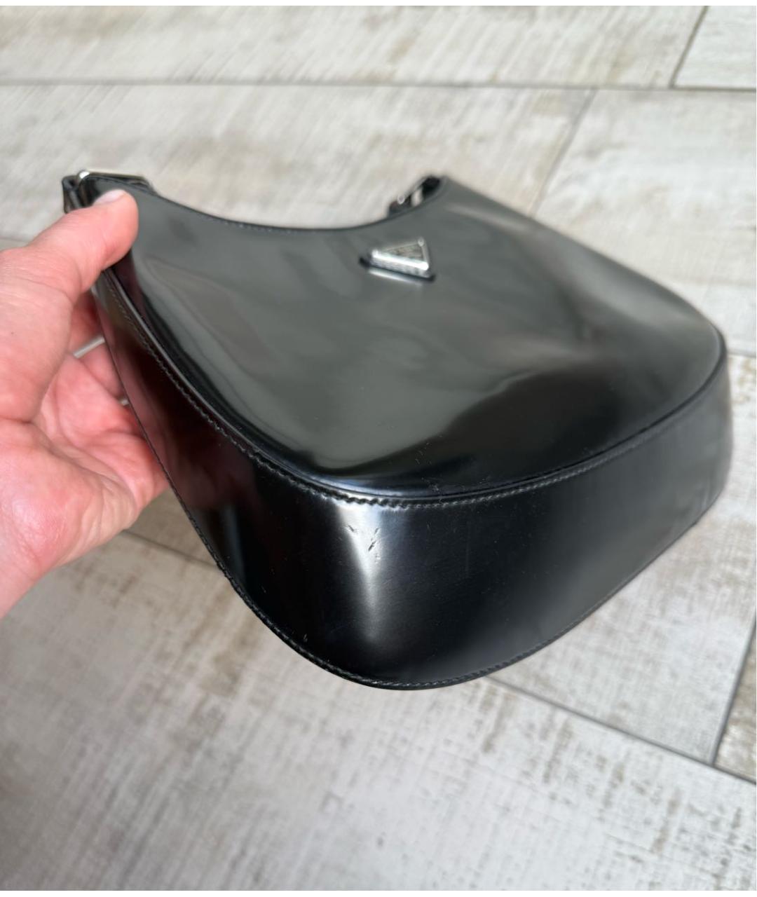 PRADA Черная сумка с короткими ручками из лакированной кожи, фото 2