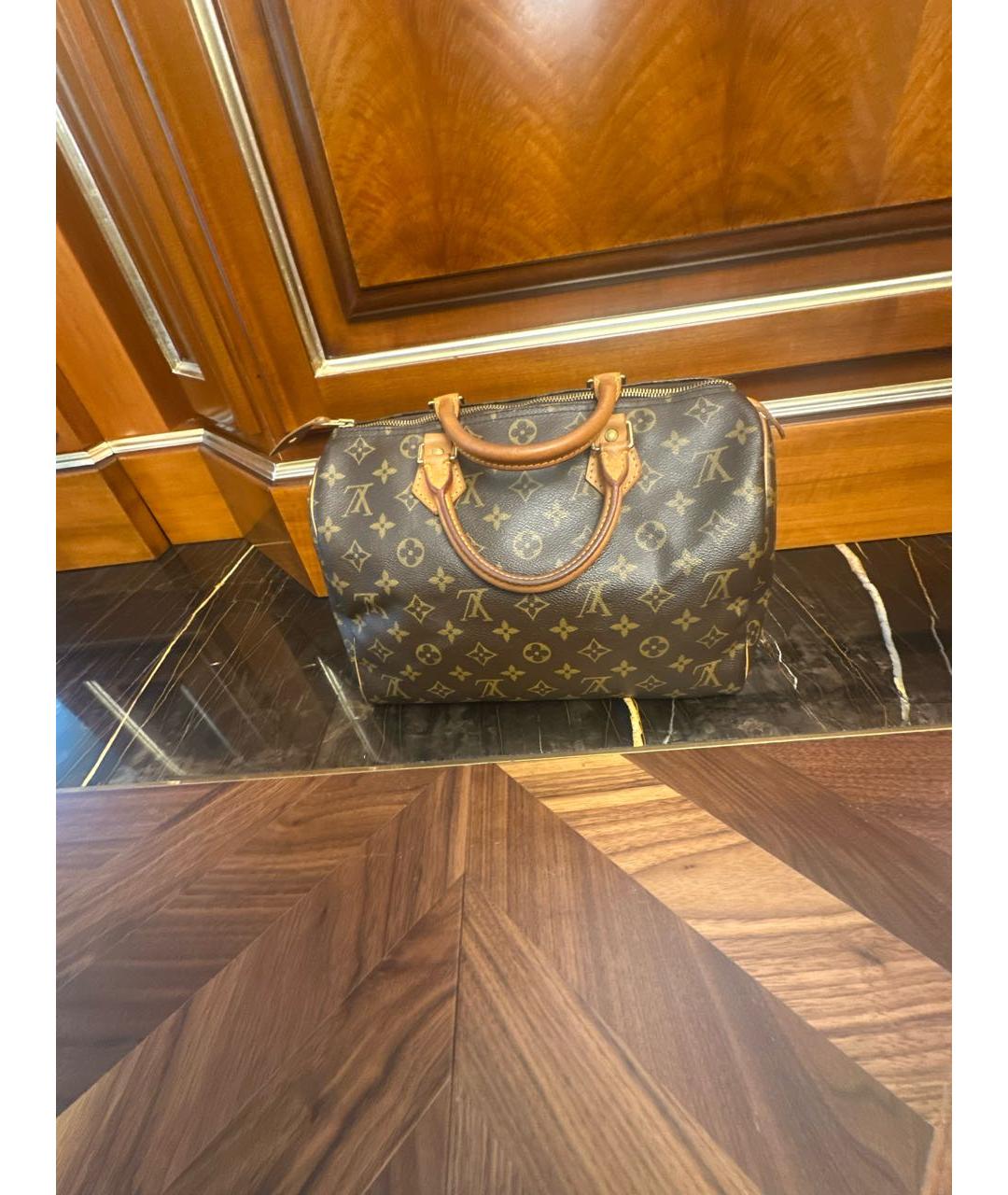 LOUIS VUITTON Коричневая сумка с короткими ручками из искусственной кожи, фото 9