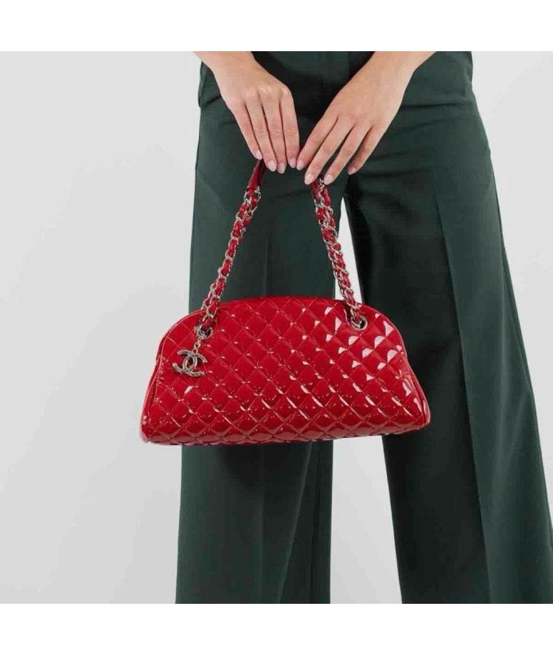 CHANEL Бордовая сумка через плечо из лакированной кожи, фото 6