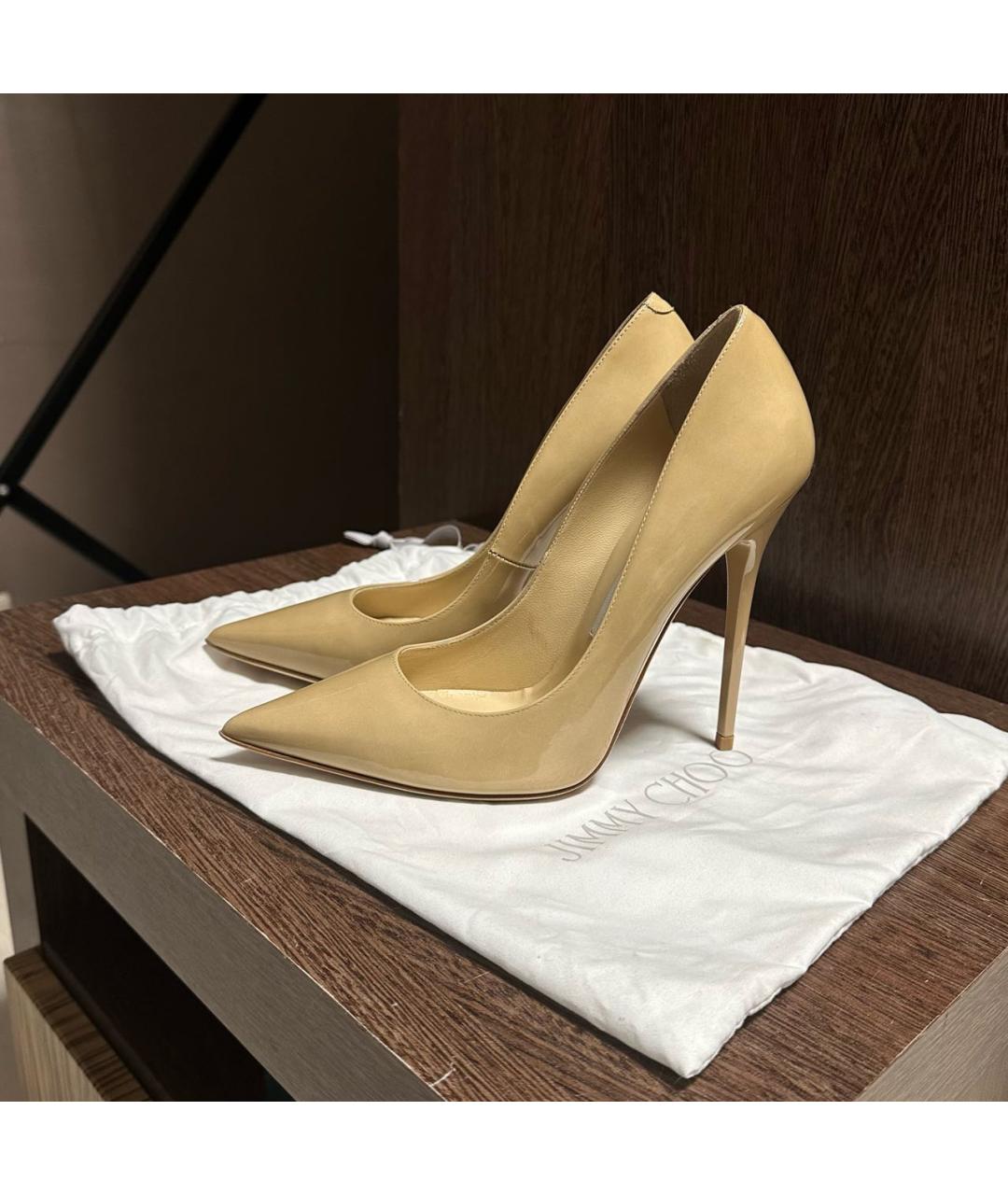 JIMMY CHOO Бежевые туфли из лакированной кожи, фото 7