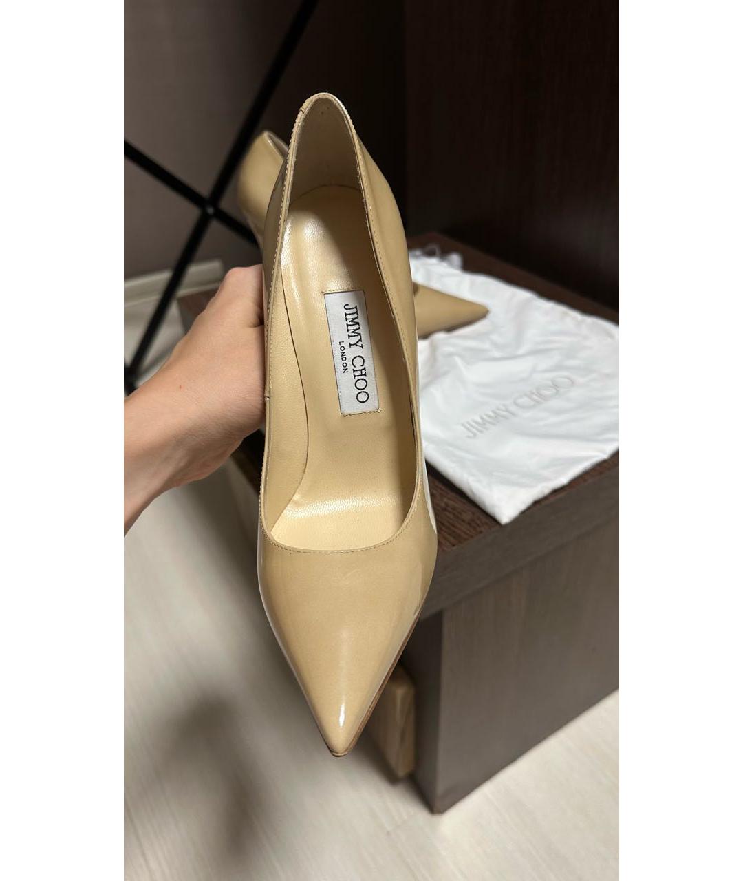 JIMMY CHOO Бежевые туфли из лакированной кожи, фото 6