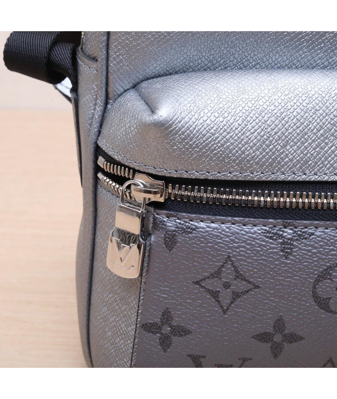 LOUIS VUITTON Серебряная сумка через плечо, фото 8