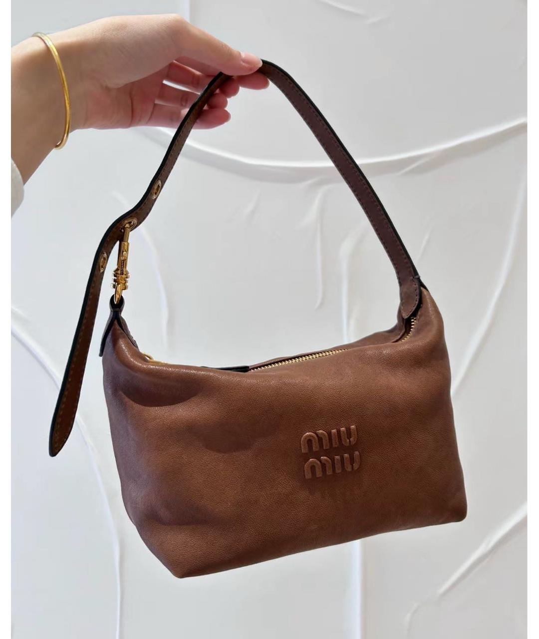 MIU MIU Коричневая кожаная сумка с короткими ручками, фото 4