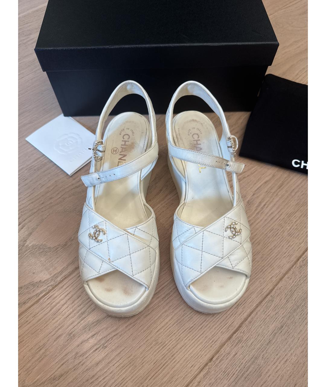 CHANEL Бежевые кожаные босоножки, фото 2