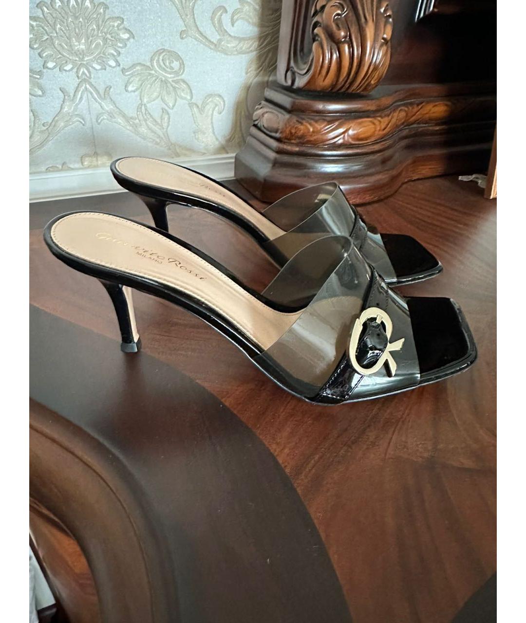 GIANVITO ROSSI Черные резиновые мюли, фото 4