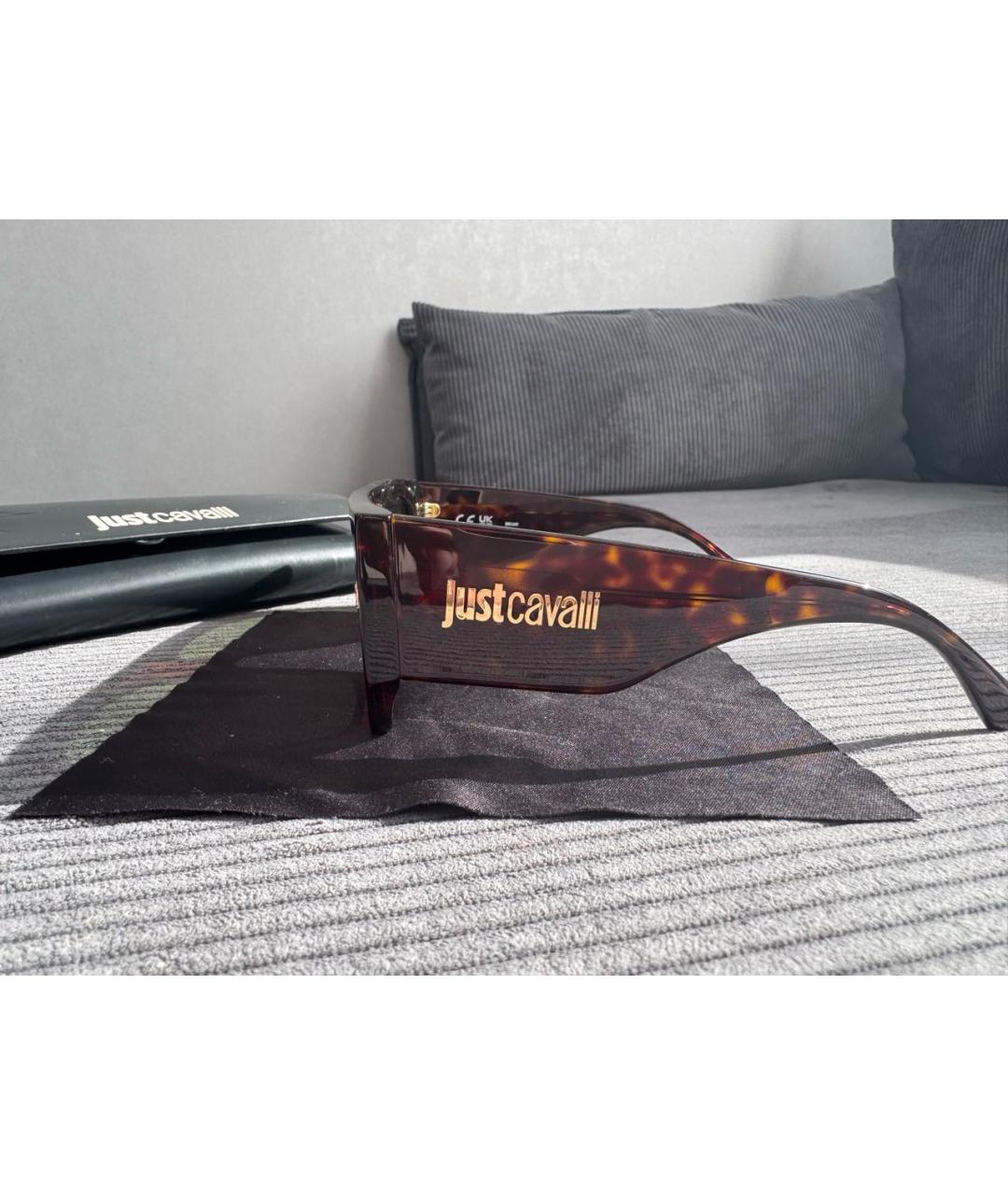 JUST CAVALLI Коричневые солнцезащитные очки, фото 3