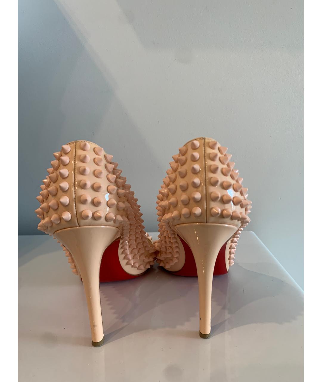CHRISTIAN LOUBOUTIN Бежевые туфли из лакированной кожи, фото 4