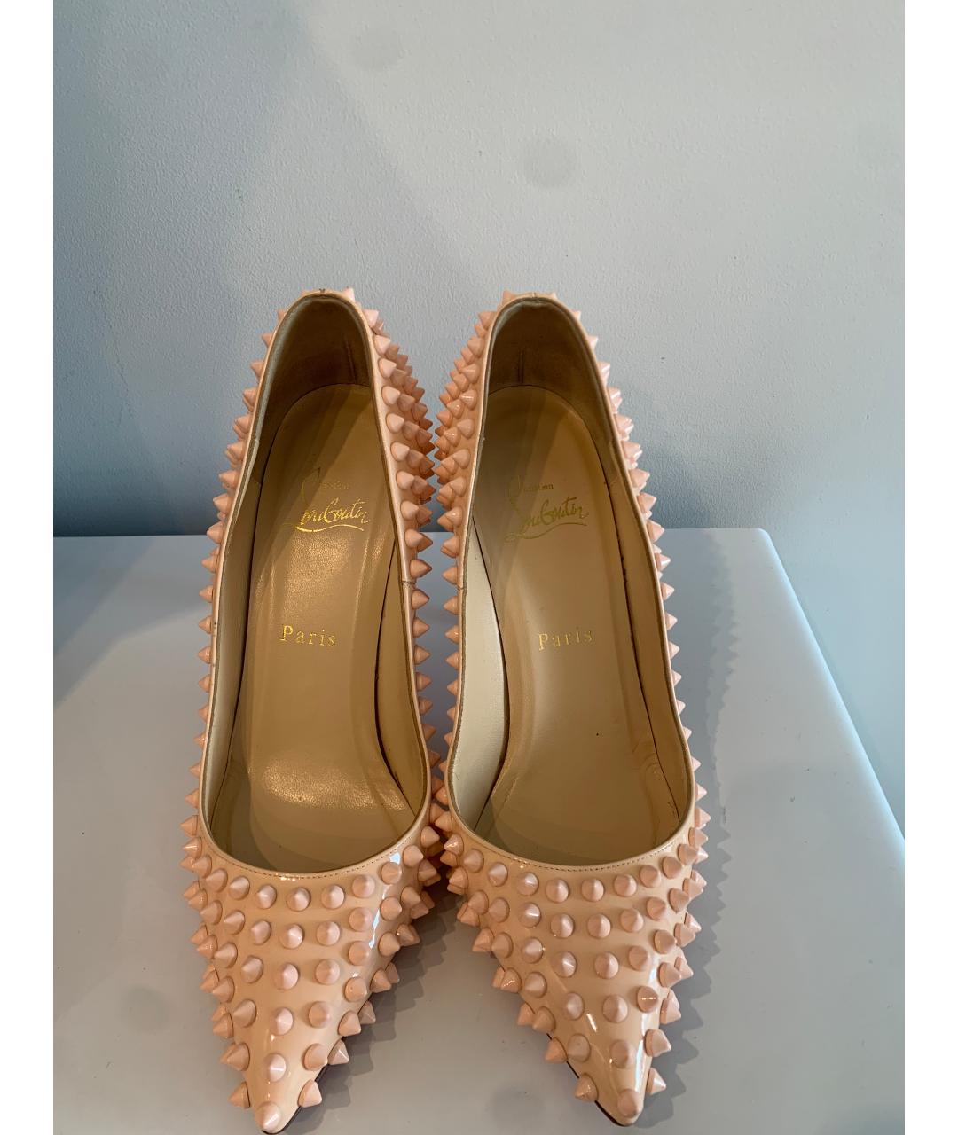 CHRISTIAN LOUBOUTIN Бежевые туфли из лакированной кожи, фото 2