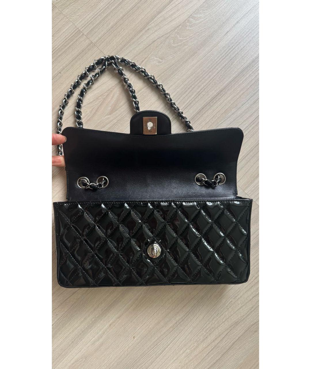 CHANEL Черная сумка через плечо из лакированной кожи, фото 7