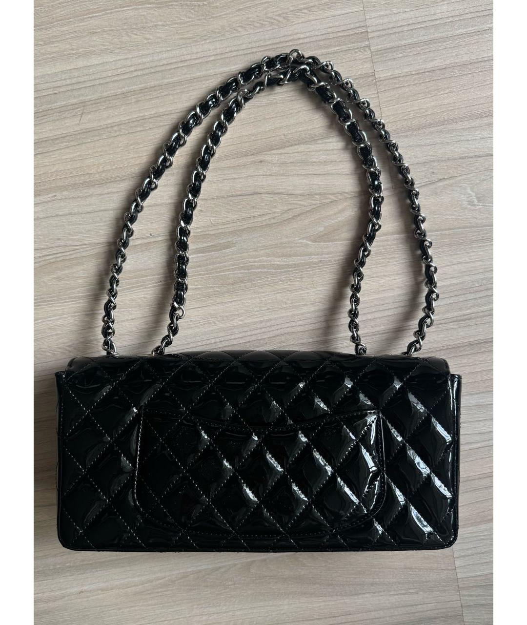 CHANEL Черная сумка через плечо из лакированной кожи, фото 2