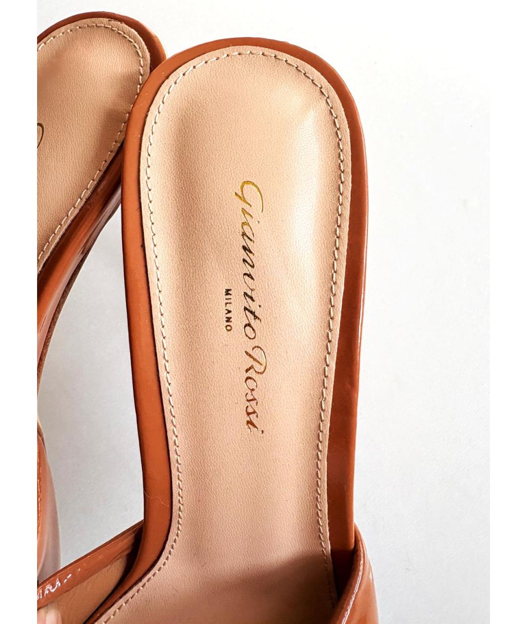 GIANVITO ROSSI Коричневые сабо из лакированной кожи, фото 4
