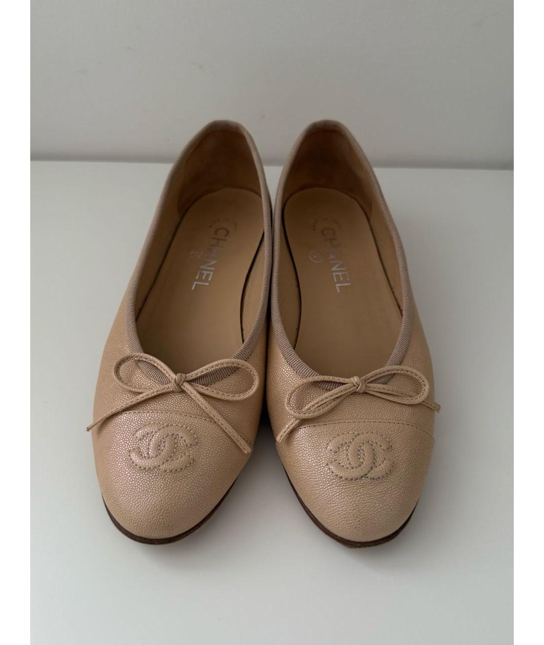 CHANEL Бежевые кожаные балетки, фото 2