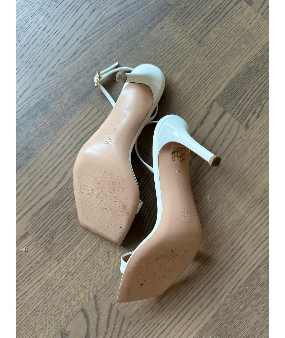 GIANVITO ROSSI Белые босоножки из лакированной кожи, фото 5