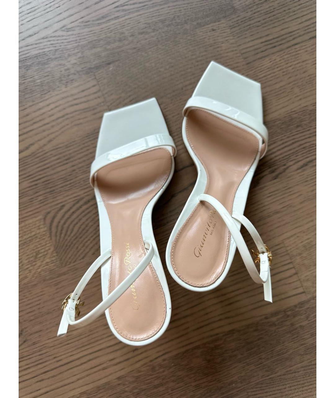 GIANVITO ROSSI Белые босоножки из лакированной кожи, фото 3