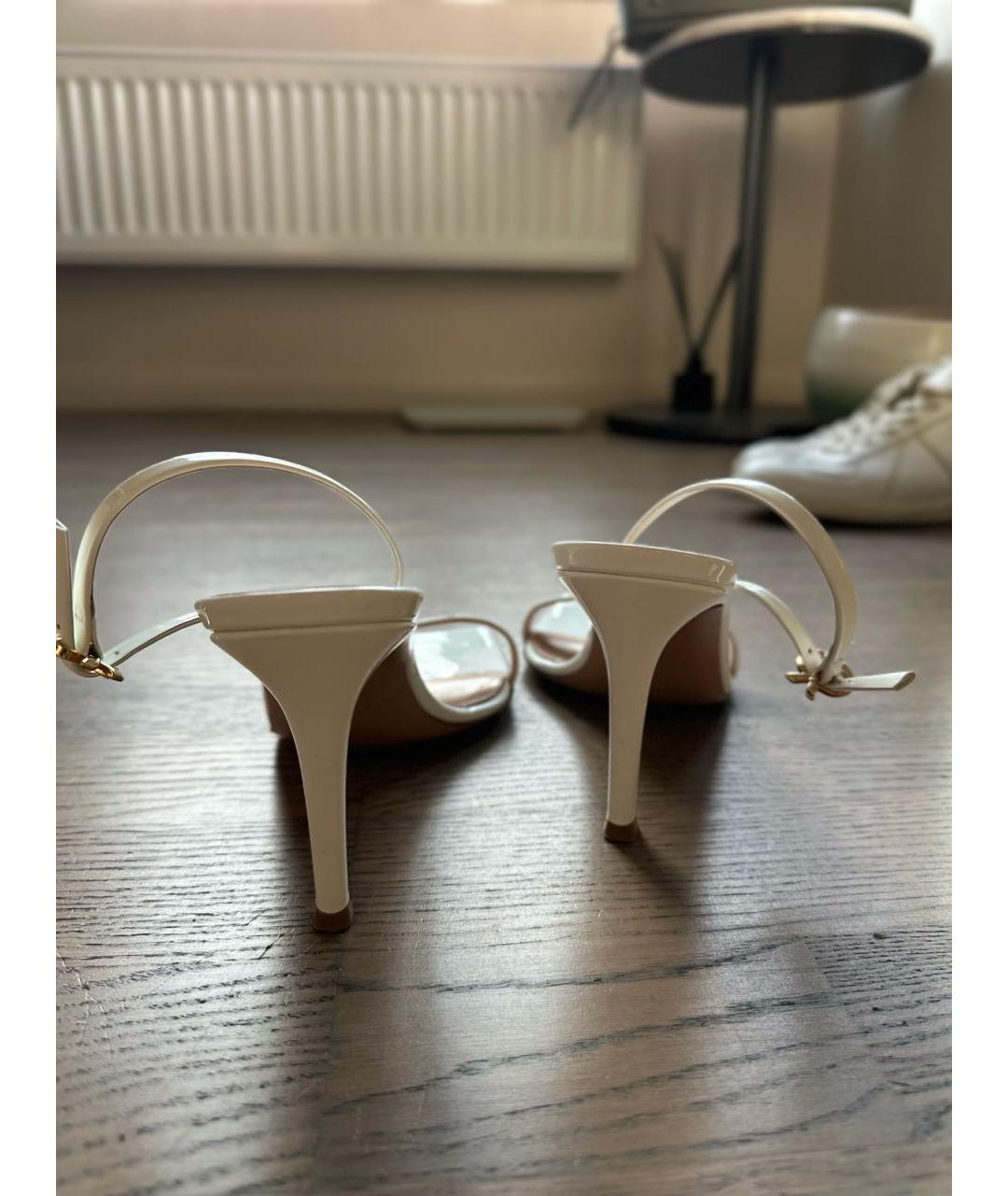 GIANVITO ROSSI Белые босоножки из лакированной кожи, фото 4