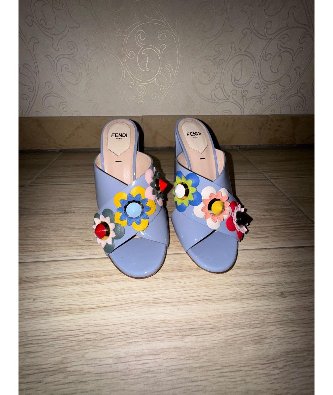 FENDI Голубые мюли из лакированной кожи, фото 2